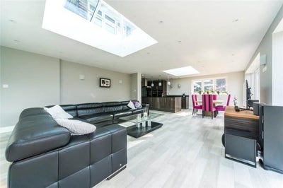 8-Bedroom house available for rent in DA12 Main Photo