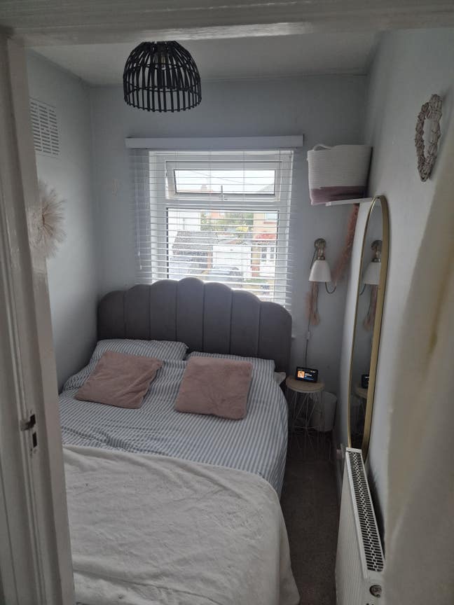 Single room to rent in quiet 3 bed home Main Photo