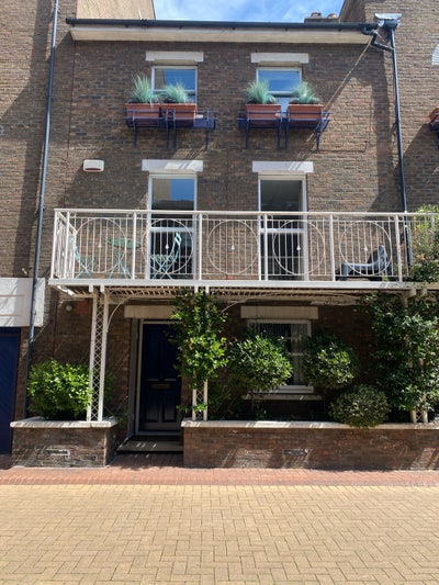 Single room in large Riverside House Main Photo