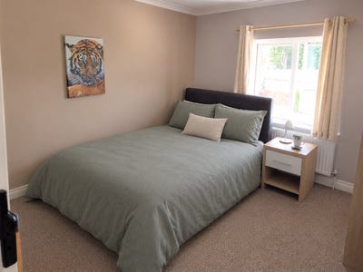 Comfort and Convenience - Ideal for Professionals  Main Photo