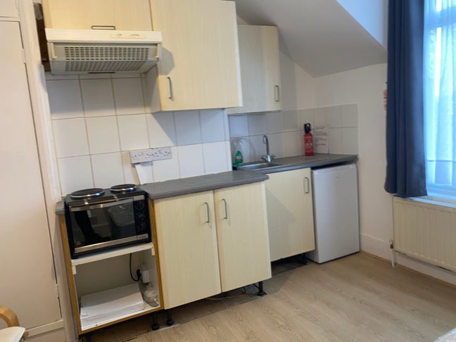 Single Large Room Leytonstone Main Photo