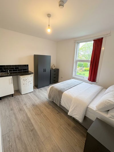 Fully Furnished Studio – SE6 – UC/HB Welcome Main Photo