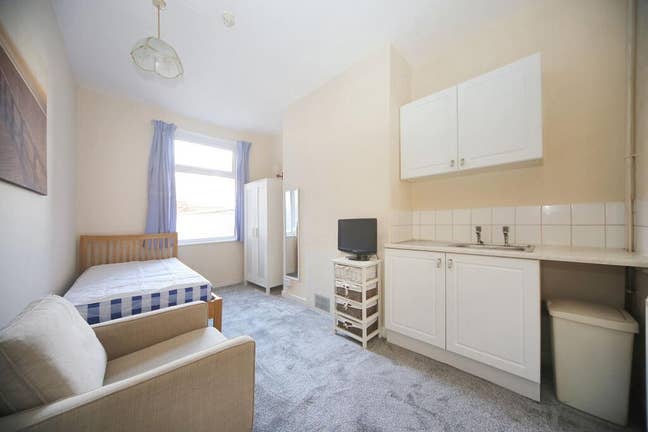 Furnished Double Room Close to Wigan Town Centre Main Photo