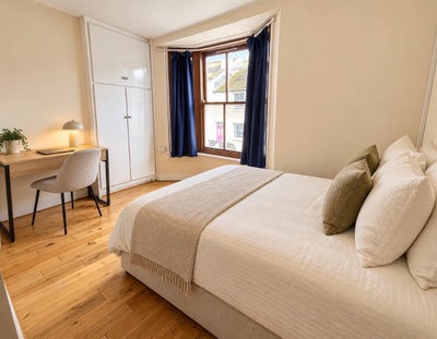Double bedroom en-suite shower room bills included Main Photo