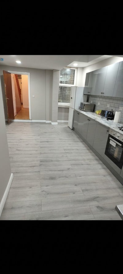 4/5 bedroom house to let in forest gate. Main Photo