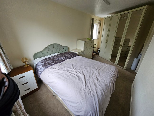 Double room to rent in quiet household  Main Photo