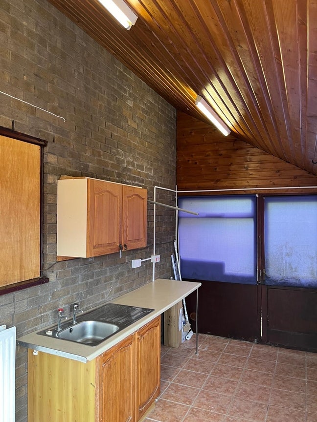 Spacious  4 Bedroom Detached House  with Double Ga Main Photo