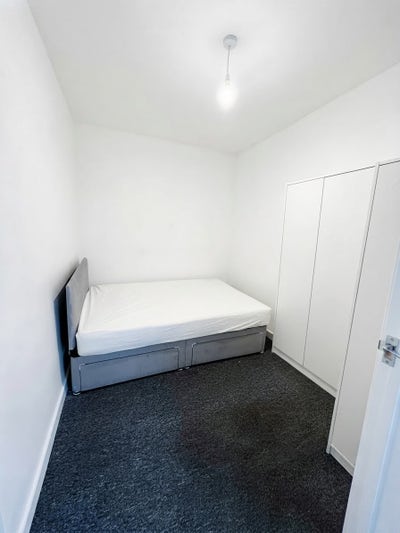 Five-room house share Main Photo