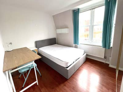 Bright double room available in Fulham Main Photo