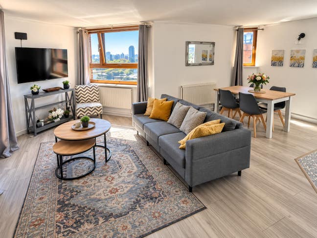 Stunning 3 Bed 2 bath Apartment w 2 Pvt Balconies  Main Photo