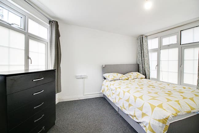 Studio to Let in St Albans Main Photo