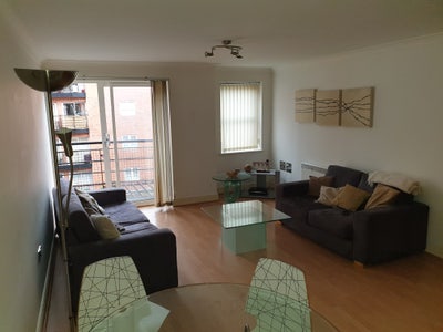 Spacious City Centre Apartment - Ensuite Available Main Photo