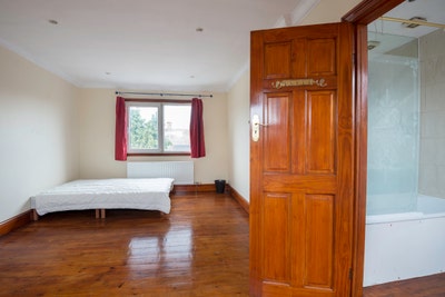 An ensuite room available in Wimbledon Main Photo