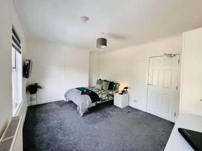 Cozy Double Room near Marina & Trainstation Main Photo