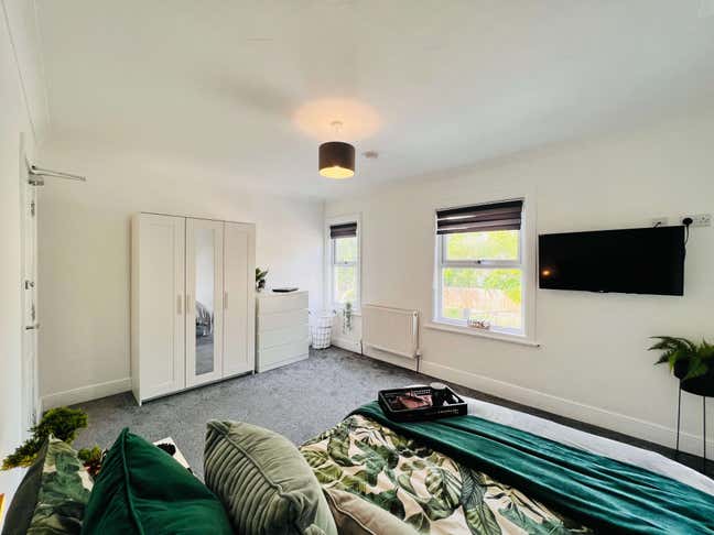Cozy Double Room near Marina & Trainstation Main Photo