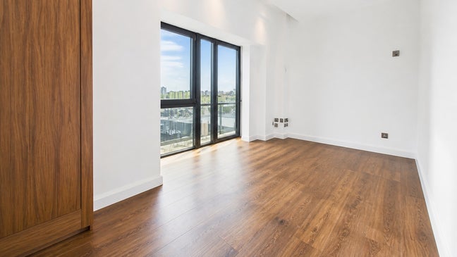 One Bedroom Flat in SW19 Main Photo