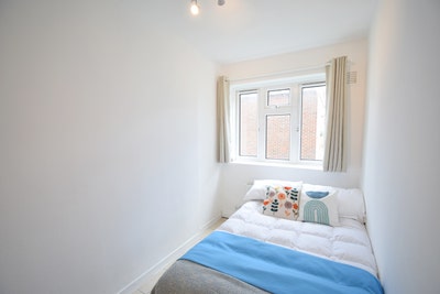 Bright Room in Chelsea - All bills included Main Photo