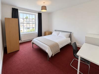 Modern 8-Bedroom House Share – Town Centre Main Photo