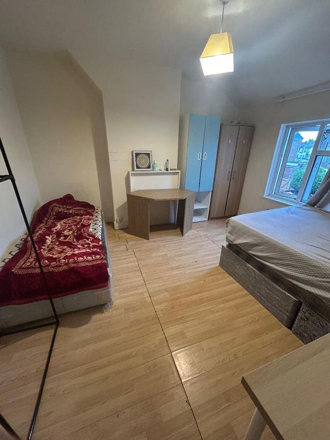 🏡 Large Double Room Available – Watford WD18 Main Photo