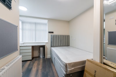 Luxury Ensuite Property on Heeley road Main Photo