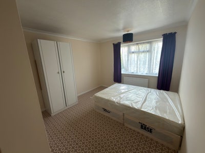 Large Double room available Main Photo