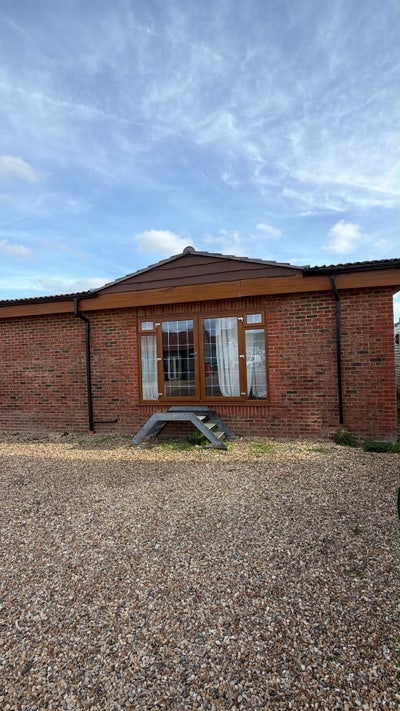 2 bedroom bungalow  Main Photo
