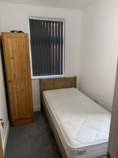 Modern single bedroom Main Photo