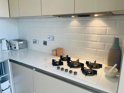 2 rooms available for short let, Queens Park Main Photo