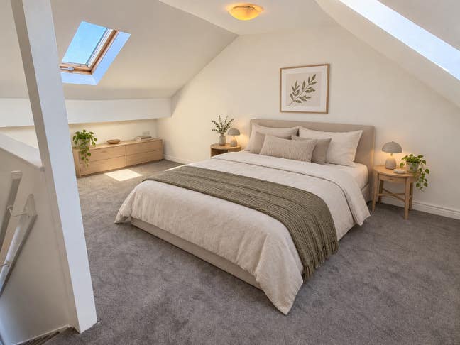 A modernised 1 bedroom upstairs flat  Main Photo