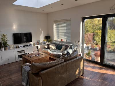 Large Double room with shower room Main Photo