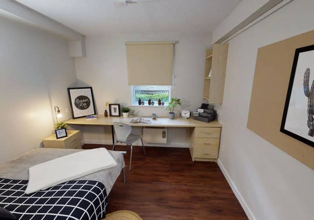 &pound;91.20pw Silver En-suite Student Rooms | Bradford Main Photo