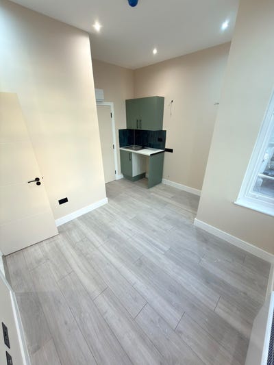 🏡 Refurbished Studio in Clapton – Available Now Main Photo