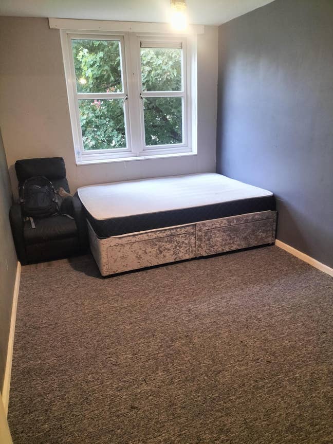 Double Room in Sutton. Working + Benefits ok.  Main Photo
