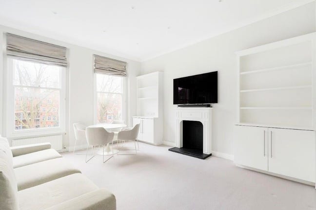 Stunning Two-Bedroom, Two-Bathroom flat in SW7 Main Photo