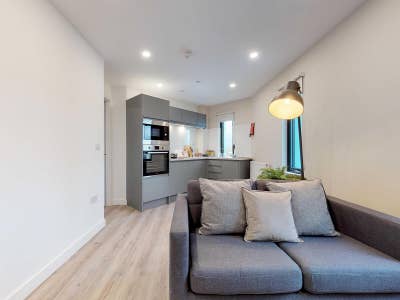 1 Bed Flat - Bills Included @ City Centre Main Photo