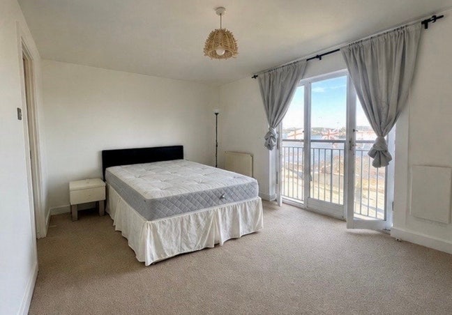 King Ensuite with O2-View Balcony, E14 Main Photo