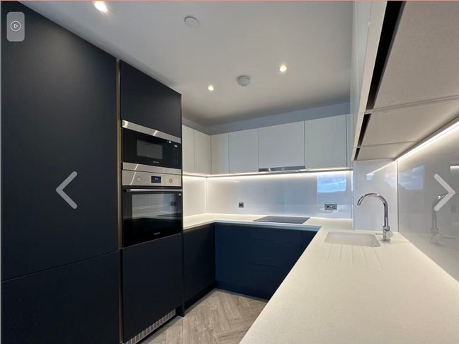Modern 1-bed flat 38th floor city view city Centre Main Photo