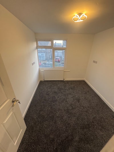 Rooms - All Bills Included - Mitcham Main Photo