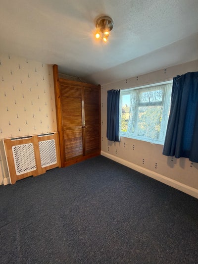 Double Room to Rent Ii. Prime Location on Heading Main Photo