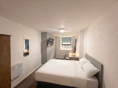 Deluxe Studio (27-30 sqm) w/ Bills, Minerva House Main Photo