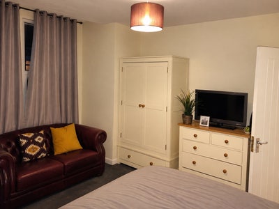 Large Double Room All bills incl. &pound;900 Main Photo