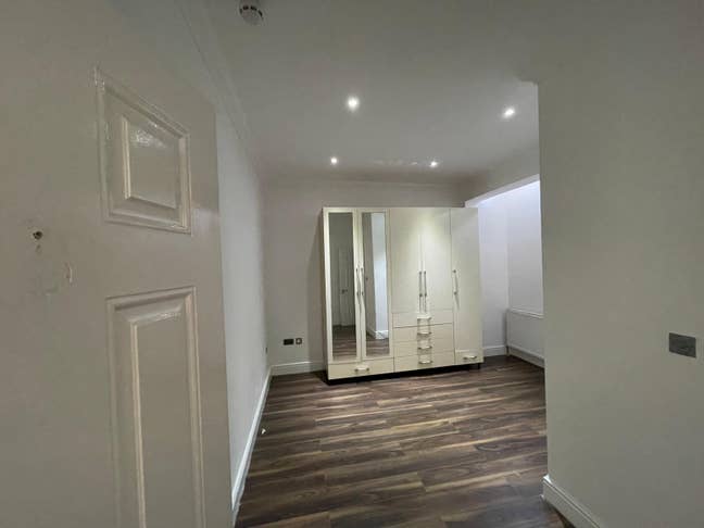 Rooms & Studio, Seven Kings, Bills Included  Main Photo