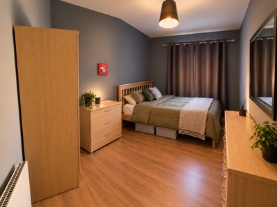 Large double in quiet two person household Main Photo