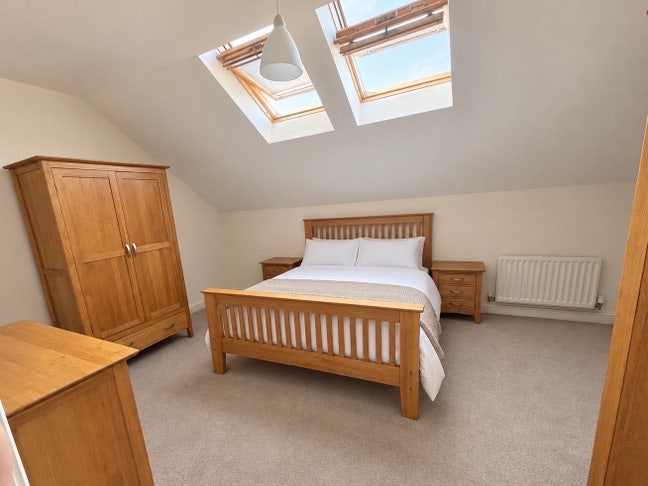 Large furnished room  Main Photo