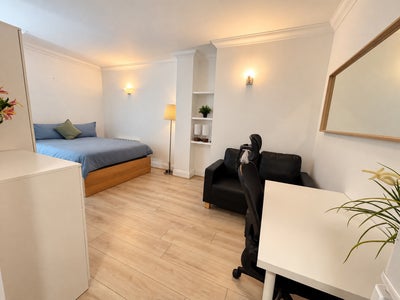 Furnished Master Room - Crossharbour Main Photo