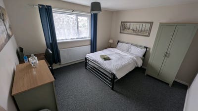 2 double bedrooms - no deposit Main Photo