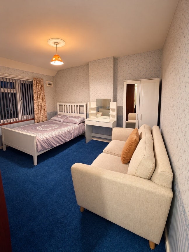 Double Bedroom For Rent  Main Photo