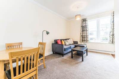Bright and neutral, 2-bedroom, furnished flat  Main Photo