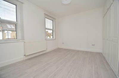 Large Double / Bounds Green / New Refurb / 3Female Main Photo