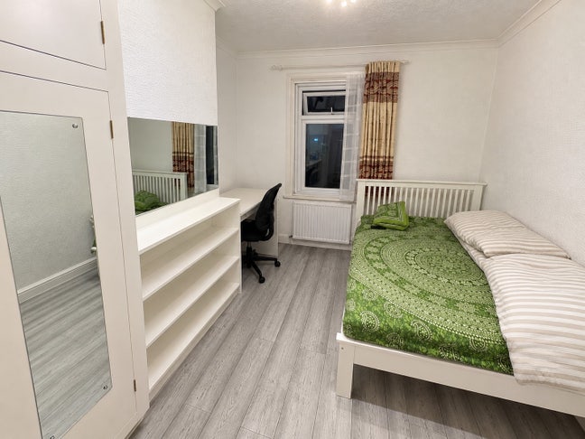 Furnished Room in Spacious House with Garden Main Photo
